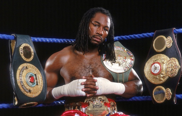 Чемпион Леннокс Льюис и его пояса