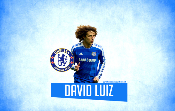 Челси Давид Луис на синем фоне