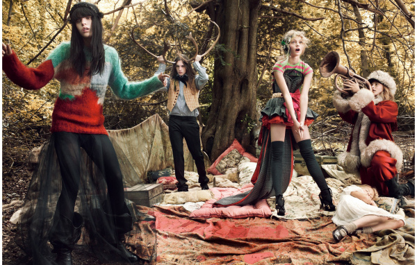 Креативная фотография людей в лесу