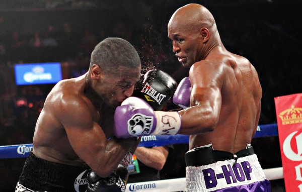 Известный боксер Бернард Хопкинс на ринге