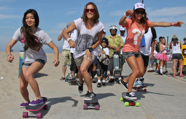 Девушки со скейтами