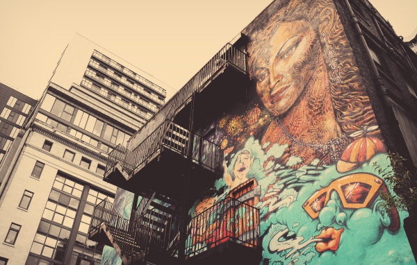 Граффити искусство на многоэтажном доме