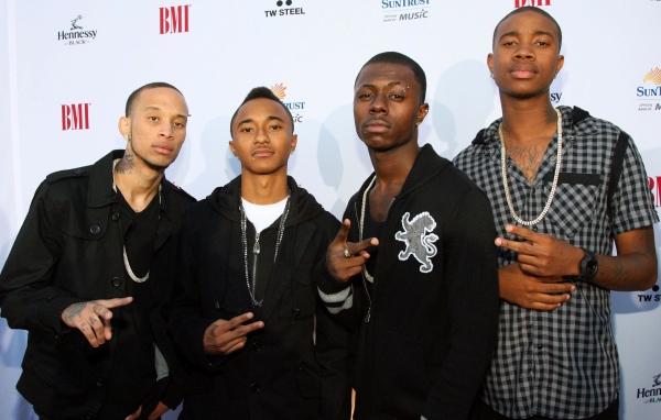 Парни, стиль swag