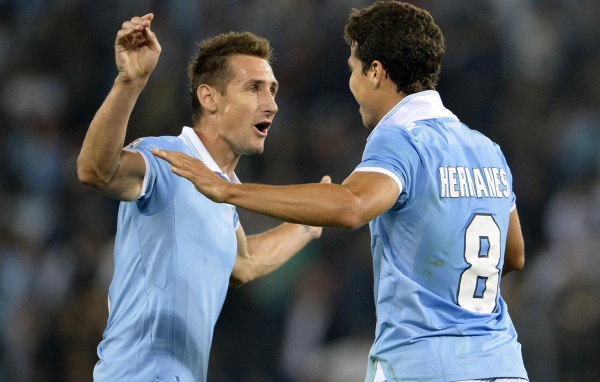 Лацио Мирослав Клозе празднует победу