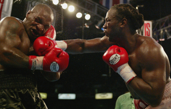 Легендарный боксер Леннокс против Майка Тайсона