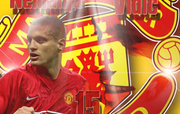 Манчестер Юнайтед Неманья Видич в цветах своей команды