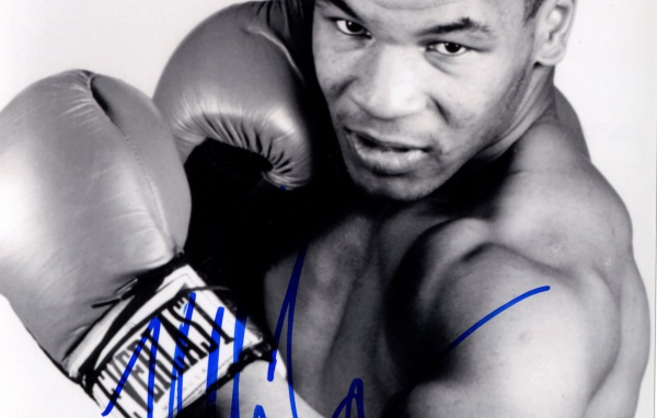 Майк Тайсон в темных тонах