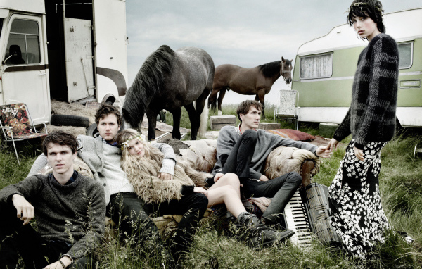 Фотография компании хиппи