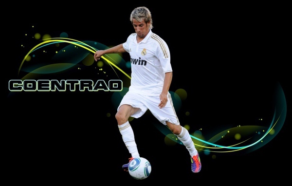 Реал Мадрид Фабиу Коэнтрау на черном фоне