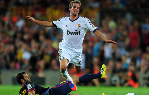 Реал Мадрид Фабиу Коэнтрау на футбольном поле