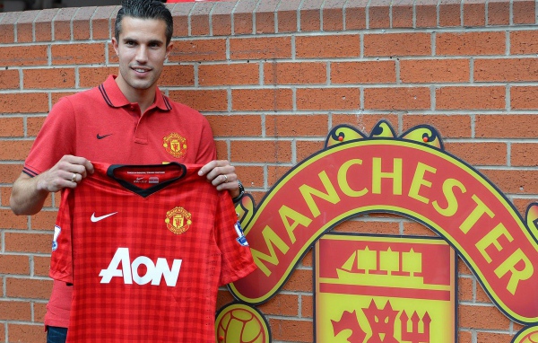 Нападавший игрок Манчестер Юнайтед Робин ван Перси