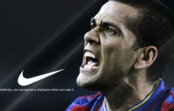 Защитник Барселоны Даниэл Алвес