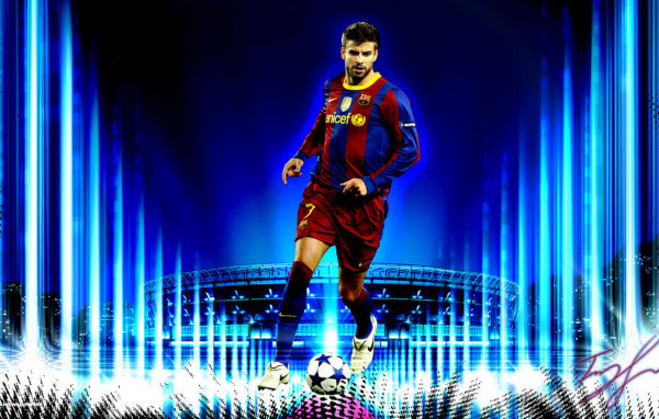 Защитник Барселоны Херард Пике с мячом