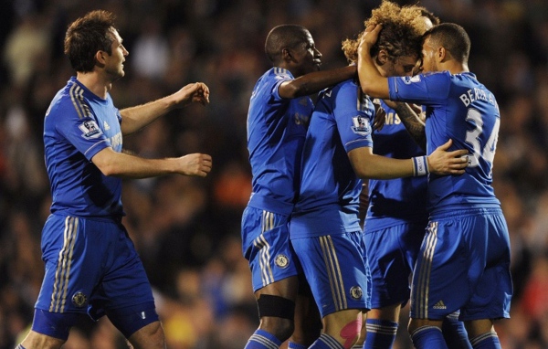 Защитник Челси Давид Луис и его команды