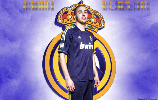 Футболист Реал Мадрид Карим Бензема под небом