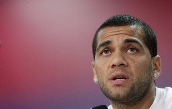 Футболист Барселоны Даниэл Алвес крупным планом