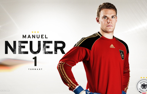  Футболист Баварии Мануэль Нойер на белом фоне