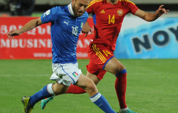  Нападающий московского Спартака Юра Мовсисян