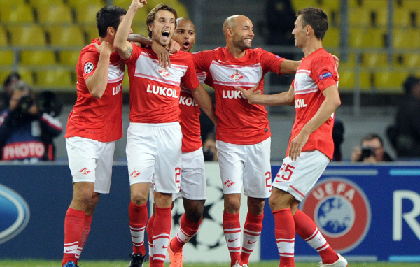 Полузащитник Спартака Дмитрий Комбаров и его команда