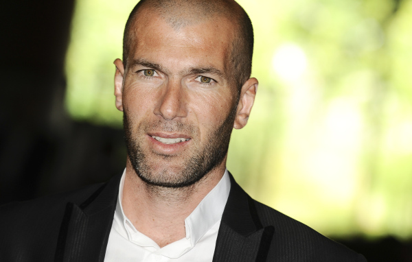 Легенда футбола Зинедин Зидан в костюме