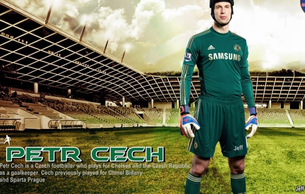 Игрок Челси Петр Чех на поле