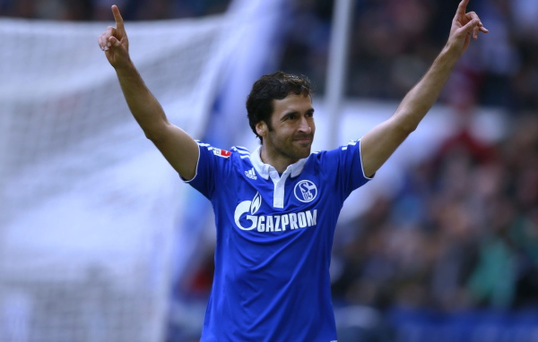 Игрок Аль Садд Рауль Гонсалес забил гол