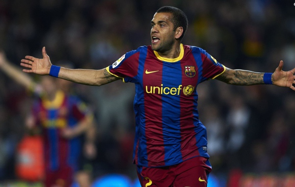  Игрок Барселоны Даниэл Алвес