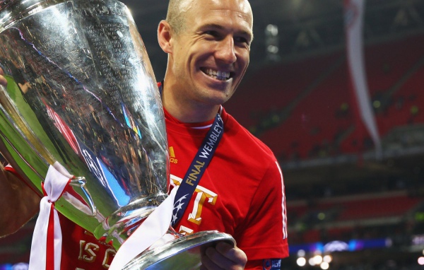 Игрок Баварии Арьен Роббен выиграл трофей