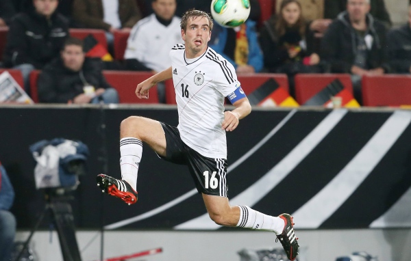 Игрок из Бавария Филипп Лам пытаясь ударить по мячу