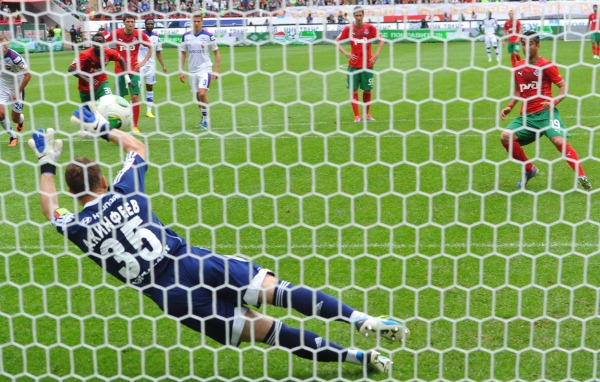 Игрок московского ЦСКА Игорь Акинфеев