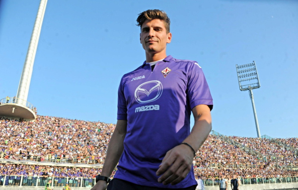 Игрок из Фиорентина Марио Гомес