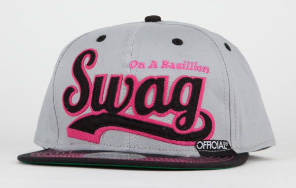 Белая кепка swag