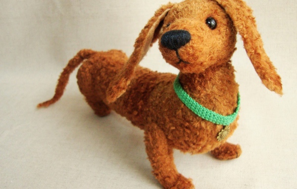 Игрушка плюшевая такса