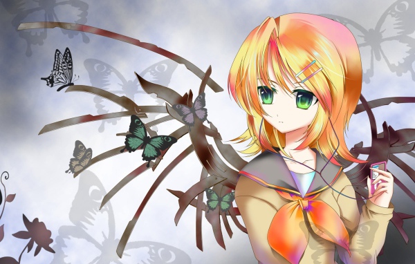 Блондинка с бабочками