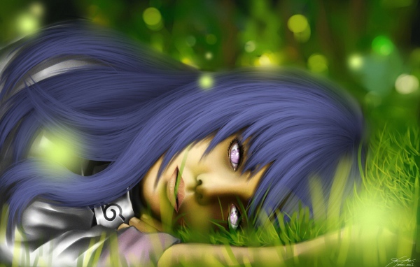 Хината лежит на траве