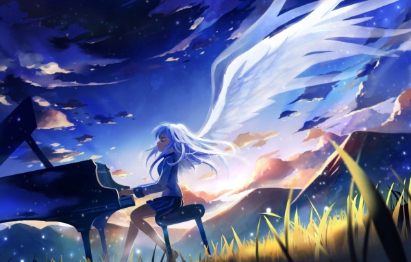 Девочка играет на рояле