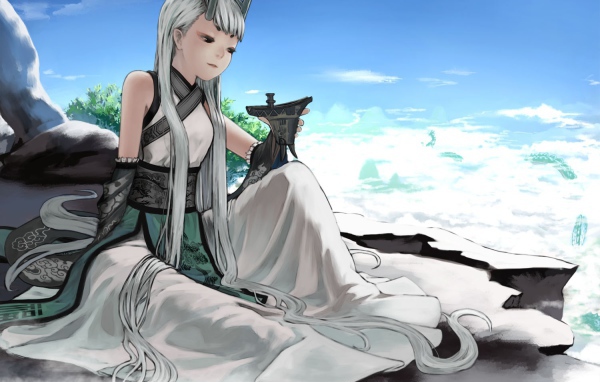 Девочка с длинными белыми волосами