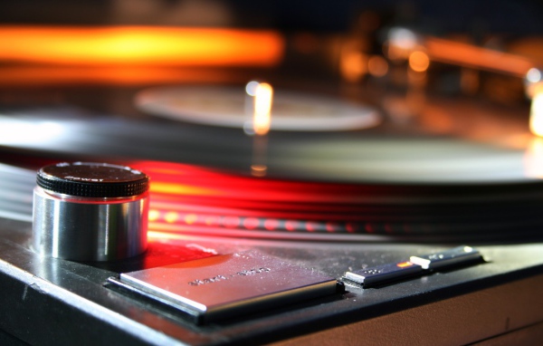 Проигрыватель виниловых пластинок