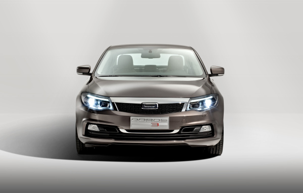 Красивый автомобиль Qoros 3 2014