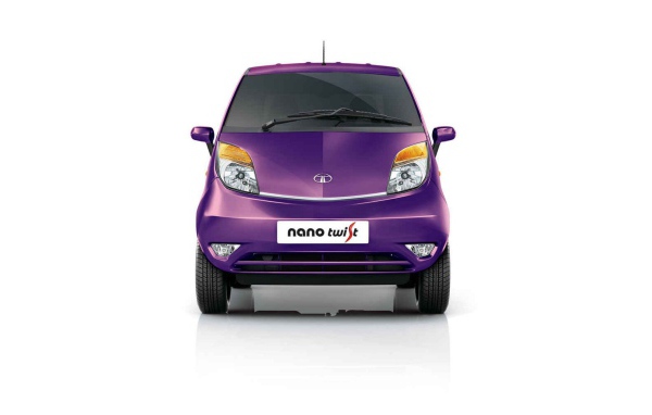 Красивый автомобиль Tata Nano 2014