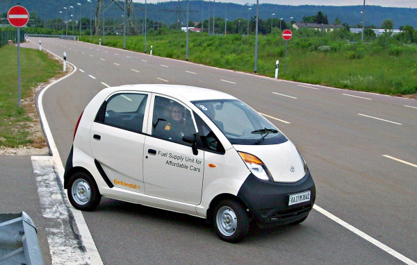 Красивый автомобиль Tata Nano 2014 в Москве