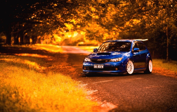 Синий Субару Импреза