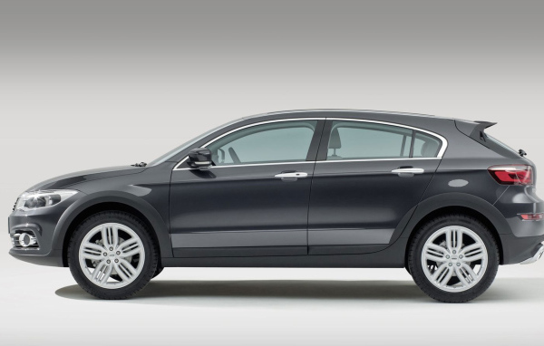 Автомобиль Qoros 3 2014 на дороге