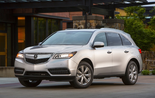 Красивый автомобиль Acura RDX 2014 в Москве