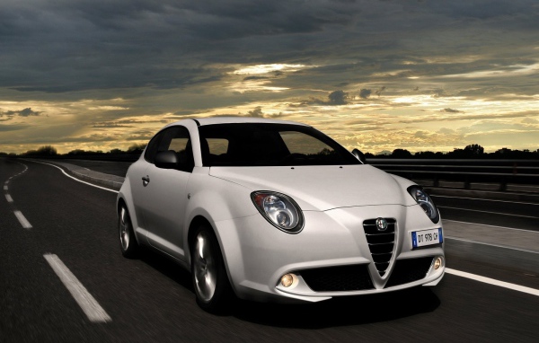 Альфа- Ромео на дороге