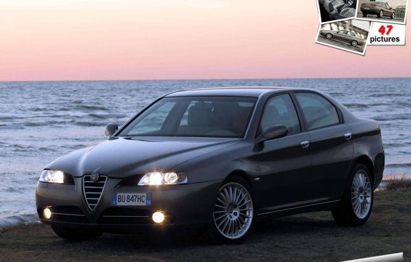 Красивый автомобиль Alfa Romeo 166 в Москве