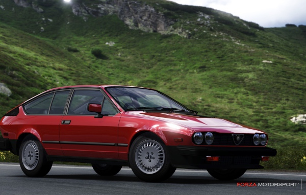 Красивый автомобиль Alfa Romeo alfetta