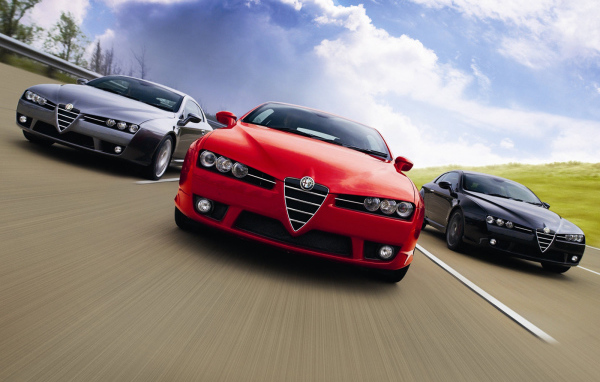 Красивый автомобиль Alfa Romeo brera