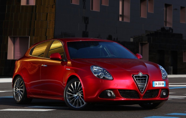 Красивый автомобиль Alfa Romeo giulia в Москве