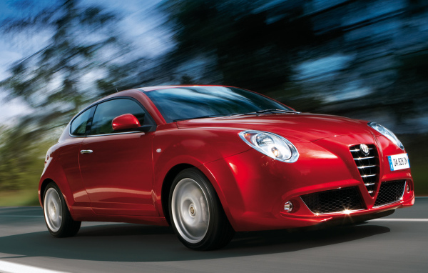 Красивый автомобиль Alfa Romeo mito в Москве